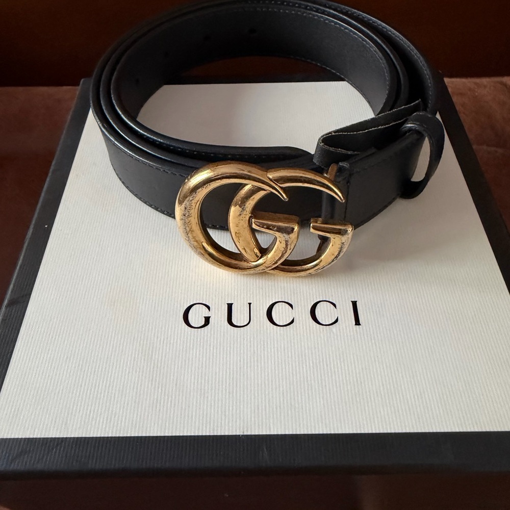 Gucci Black Leather GG Logo Belt